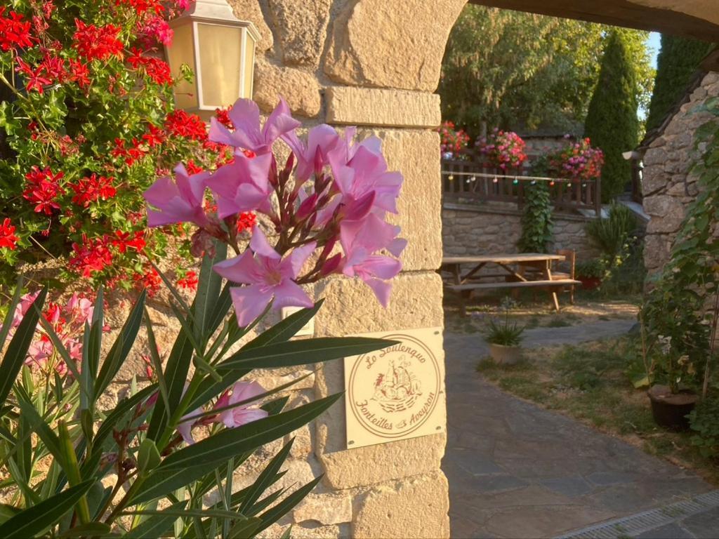 Lo Soulenquo A Fonteilles Sur Le Gr 65 Bed & Breakfast Golinhac Ngoại thất bức ảnh